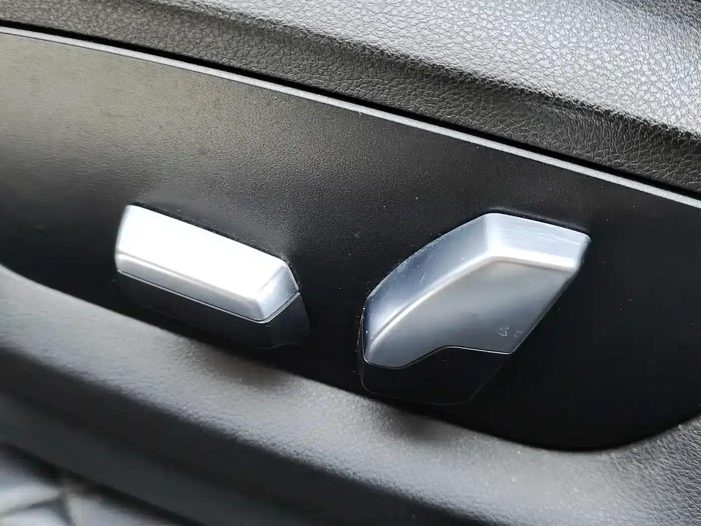 2021 BMW 5 Series Facelift 530Li Leading Edition M Sport Package — миниатюра 23