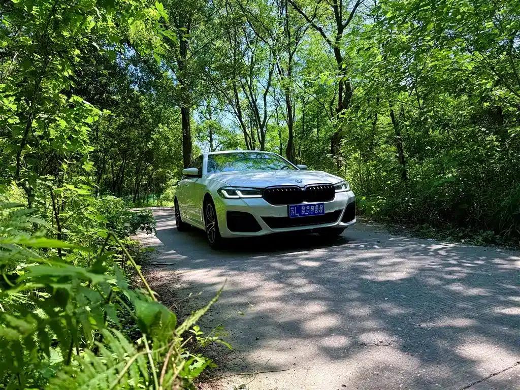 2018 BMW 5 Series 525Li M Sport Package — миниатюра 3