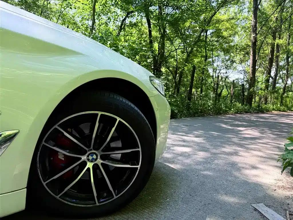 2018 BMW 5 Series 525Li M Sport Package — миниатюра 9