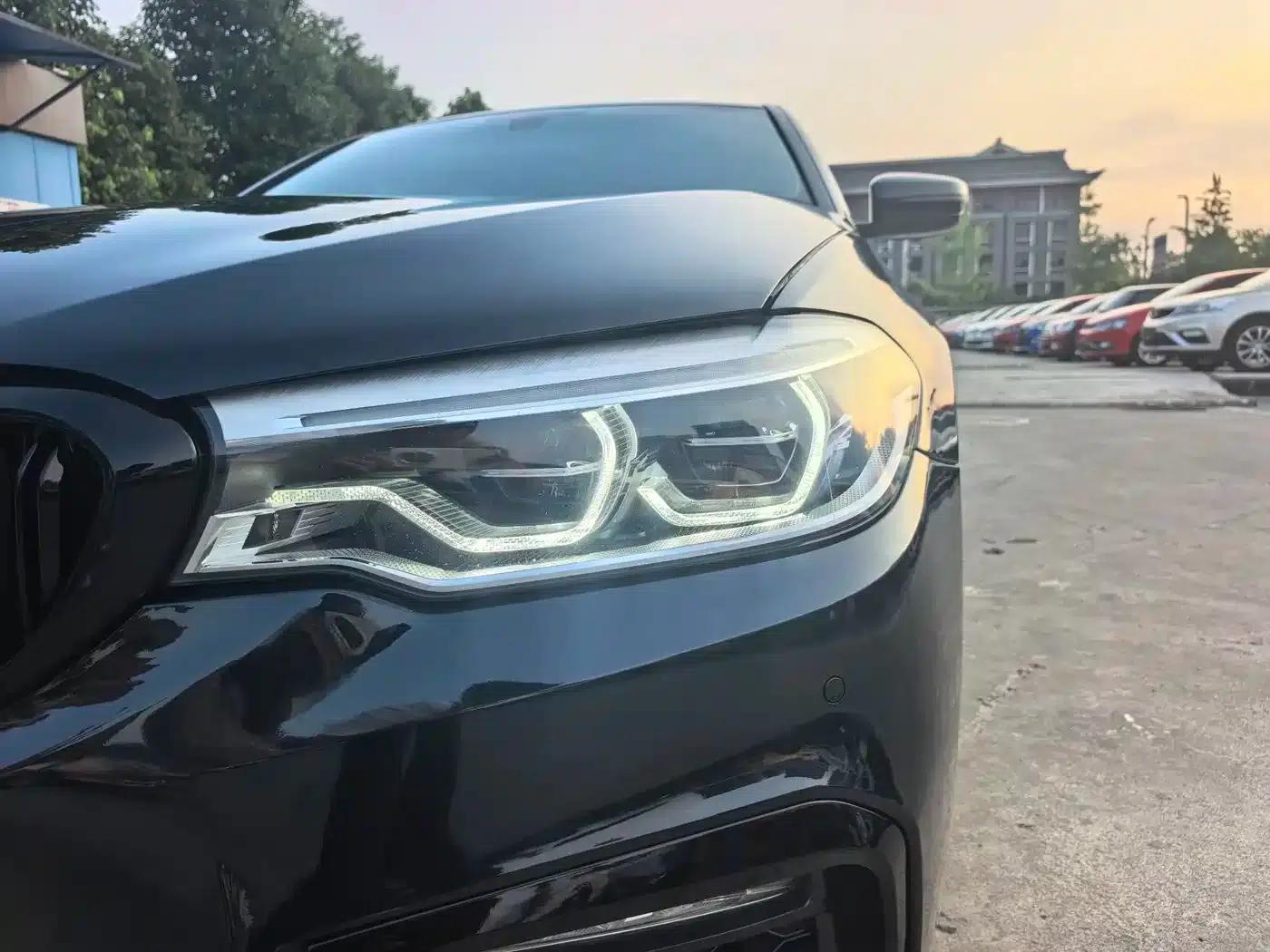 2018 BMW 5 Series 525Li M Sport Package — миниатюра 9