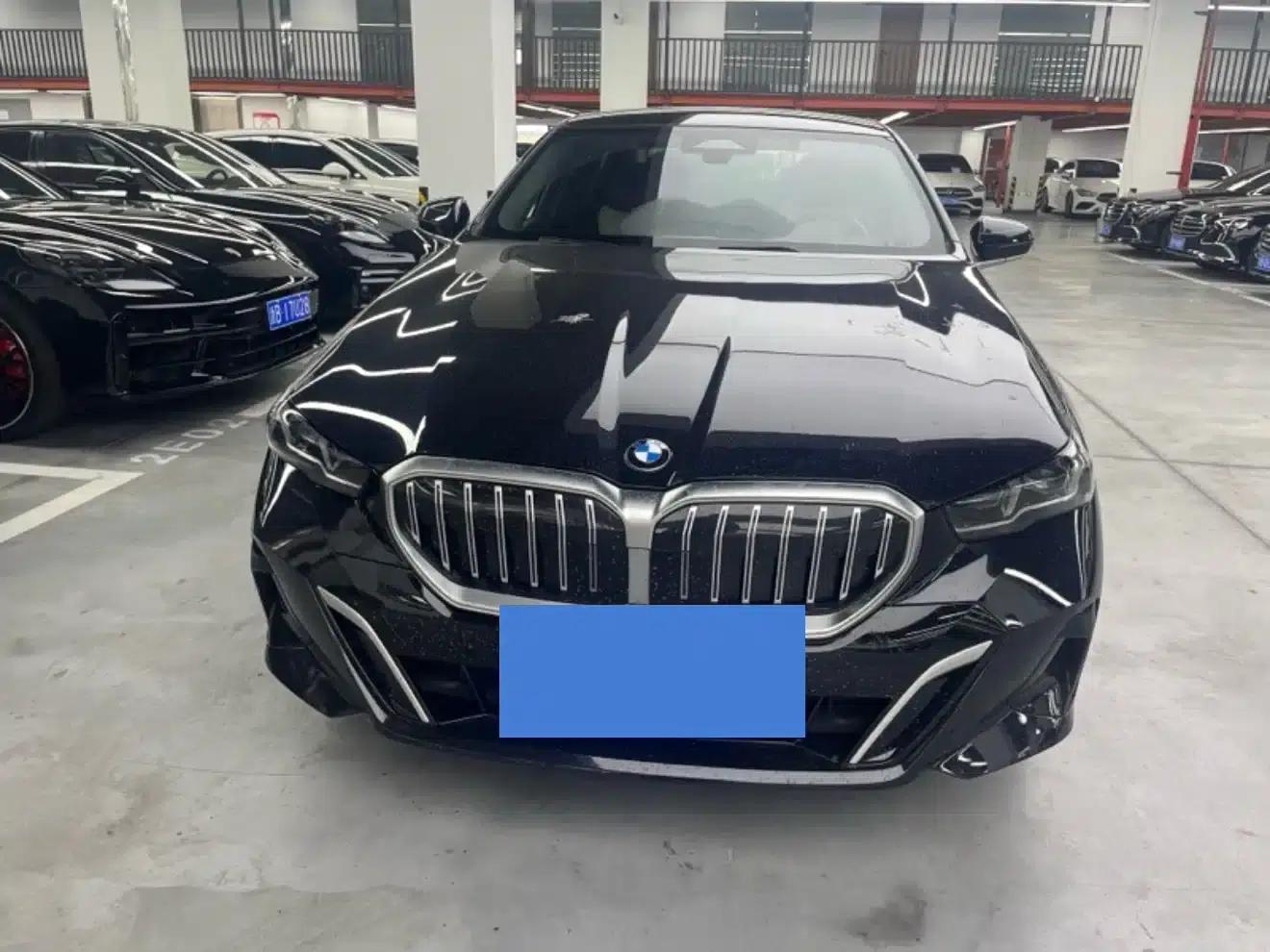 2024 BMW 5 Series 525Li M Sport Package — миниатюра 1