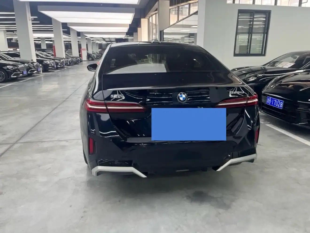 2024 BMW 5 Series 525Li M Sport Package — миниатюра 3