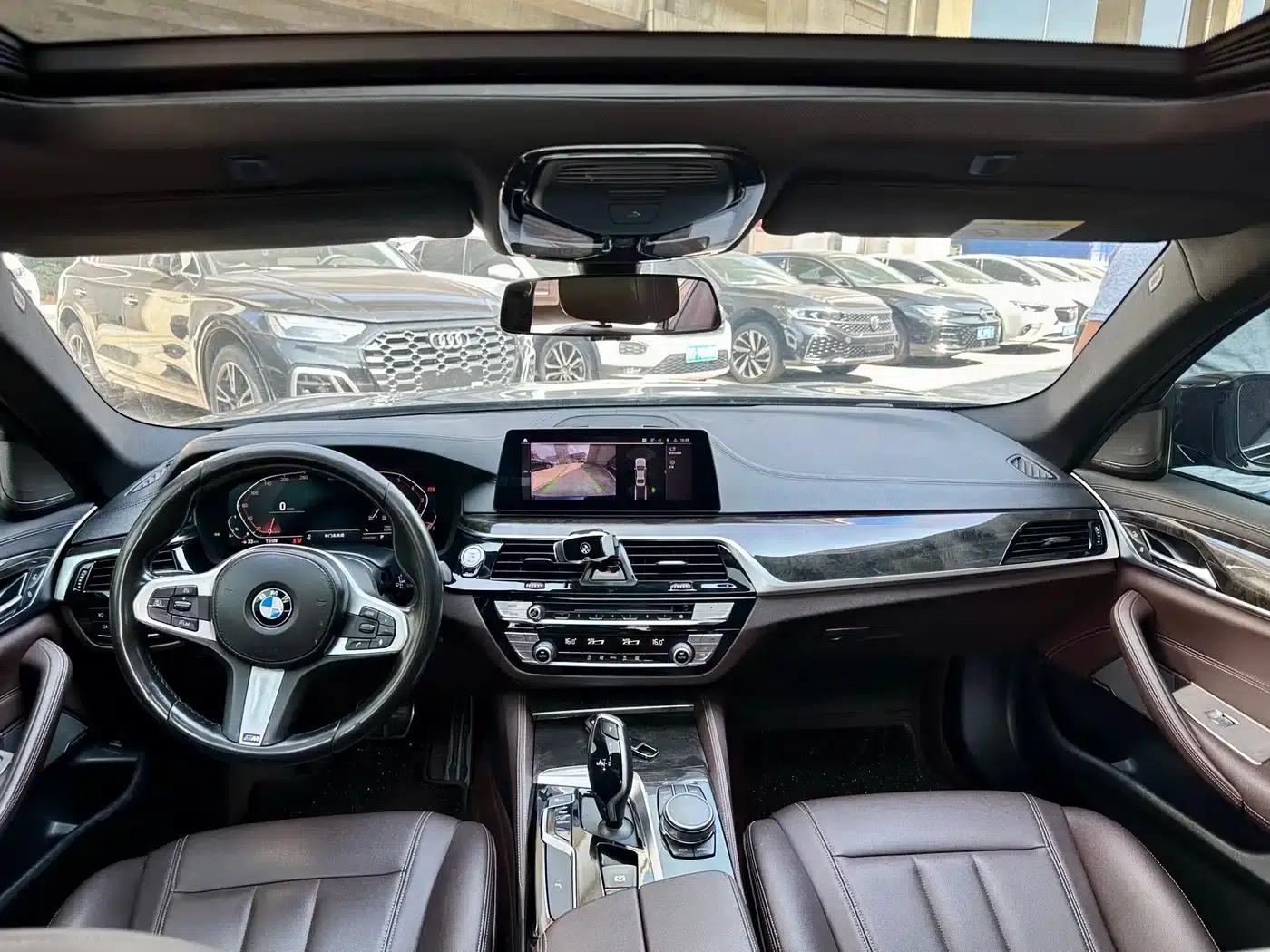 2019 BMW 5 Series 525Li M Sport Package — миниатюра 10