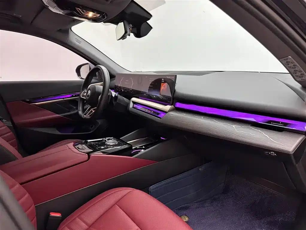 2024 BMW 5 Series 530Li Luxury M Sport Package — миниатюра 11