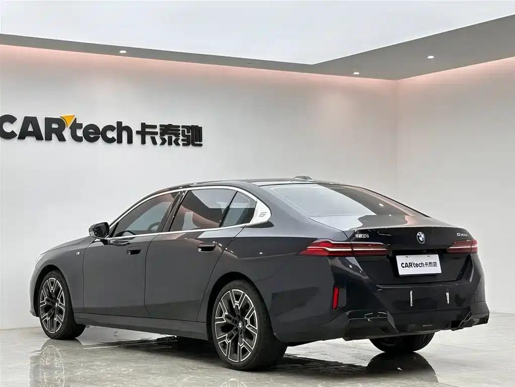 2024 BMW 5 Series 530Li Luxury M Sport Package — миниатюра 3