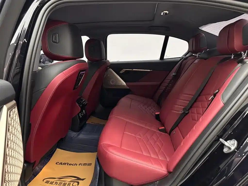 2024 BMW 5 Series 530Li Luxury M Sport Package — миниатюра 9