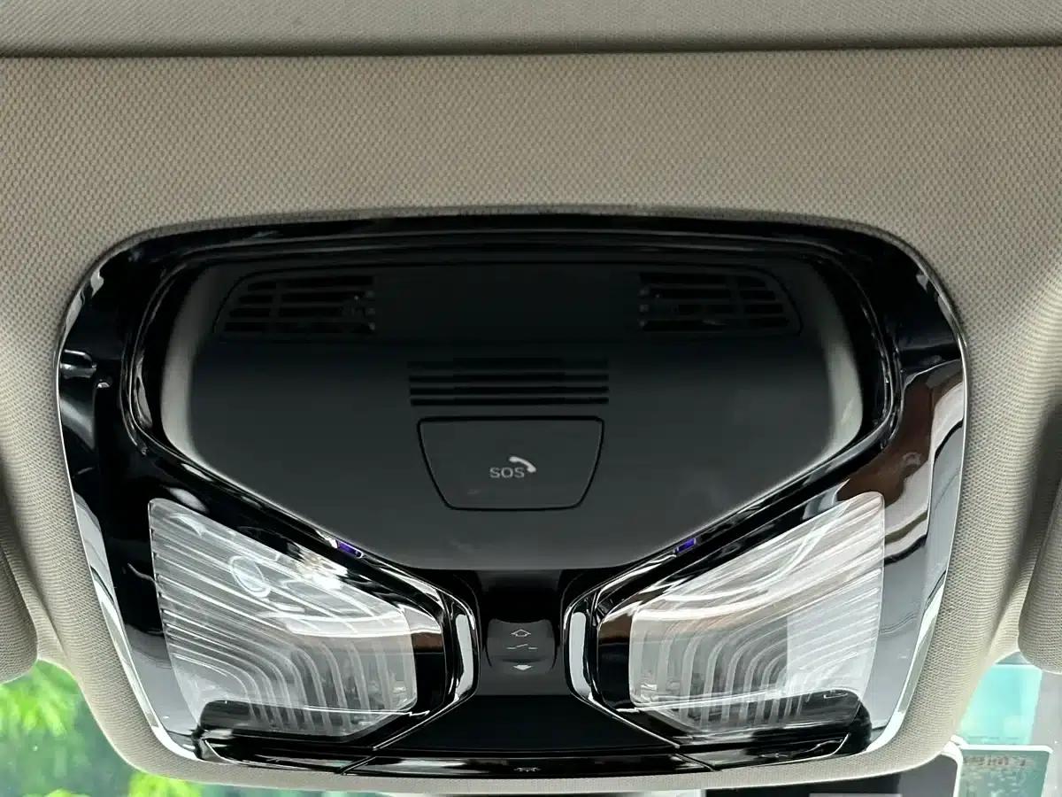 2018 BMW 5 Series 525Li Luxury Package — миниатюра 13