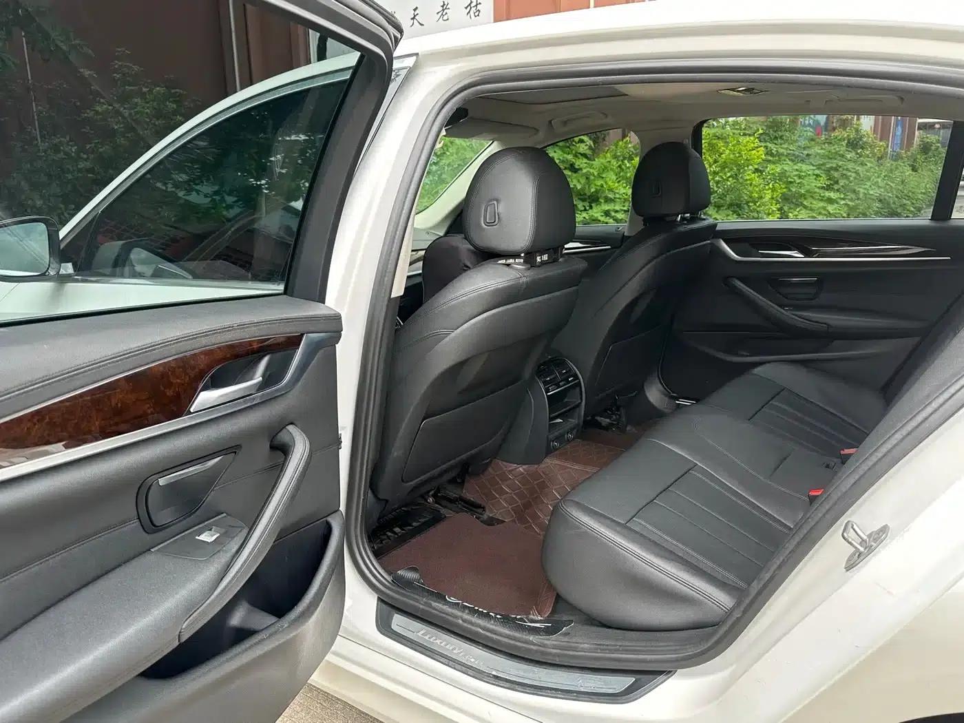2018 BMW 5 Series 525Li Luxury Package — миниатюра 8