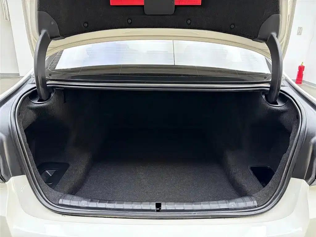 2022 BMW 5 Series Facelift 525Li M Sport Package — миниатюра 31