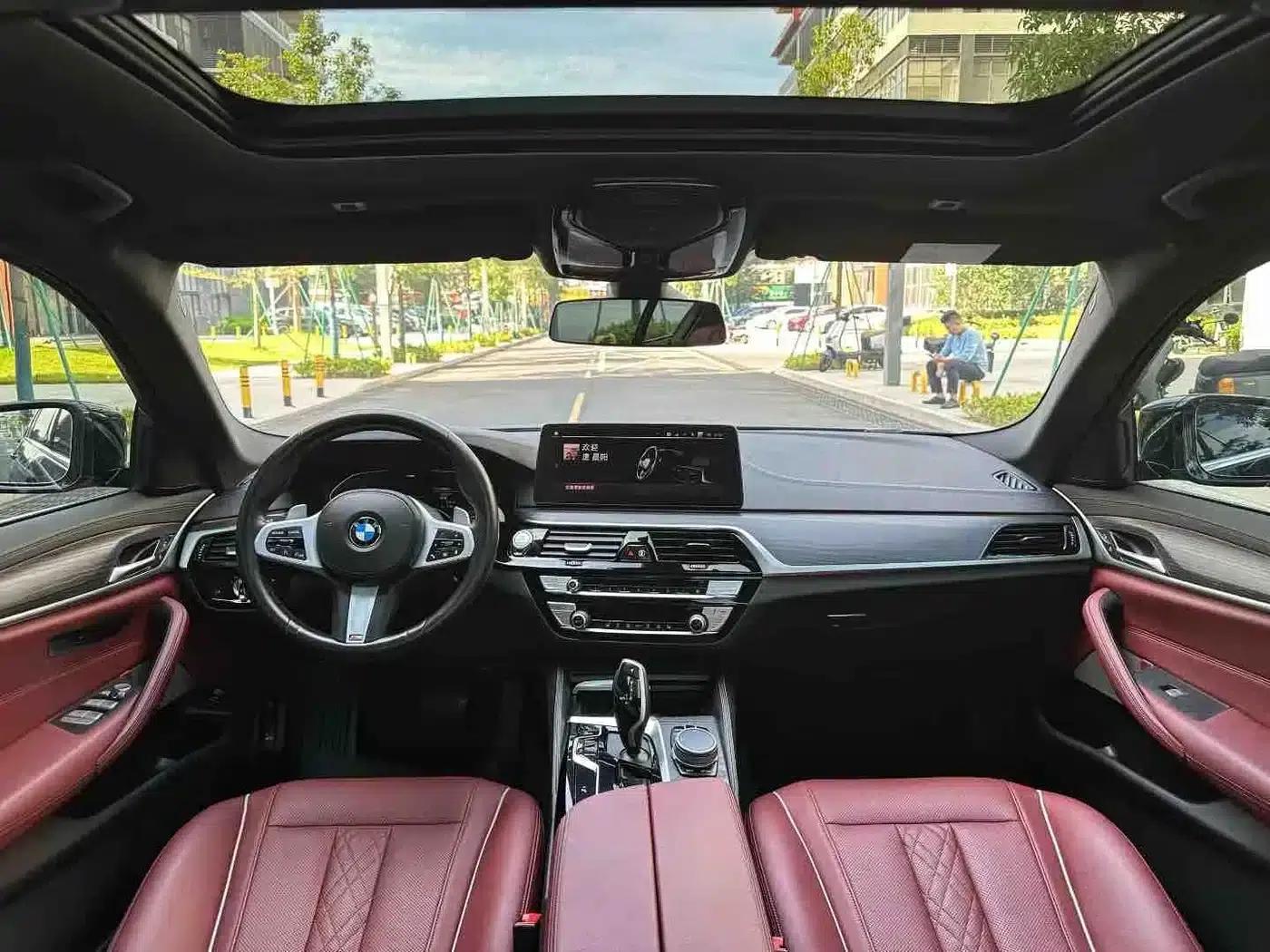 2021 BMW 5 Series 530Li Leading Edition M Sport Package — миниатюра 6