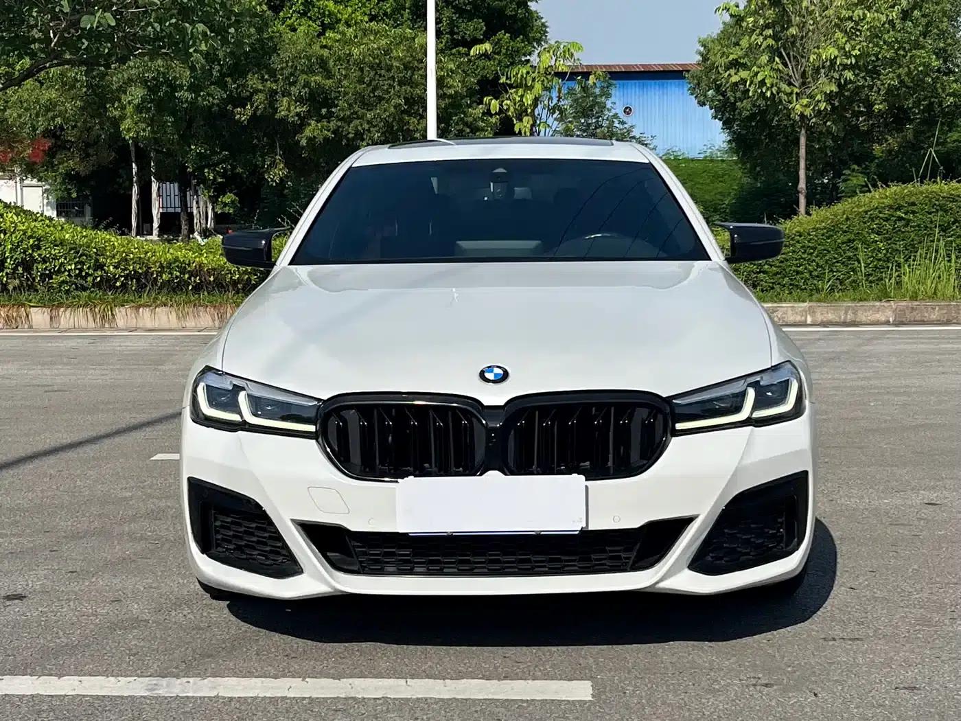 2022 BMW 5 Series 525Li M Sport Package — миниатюра 2
