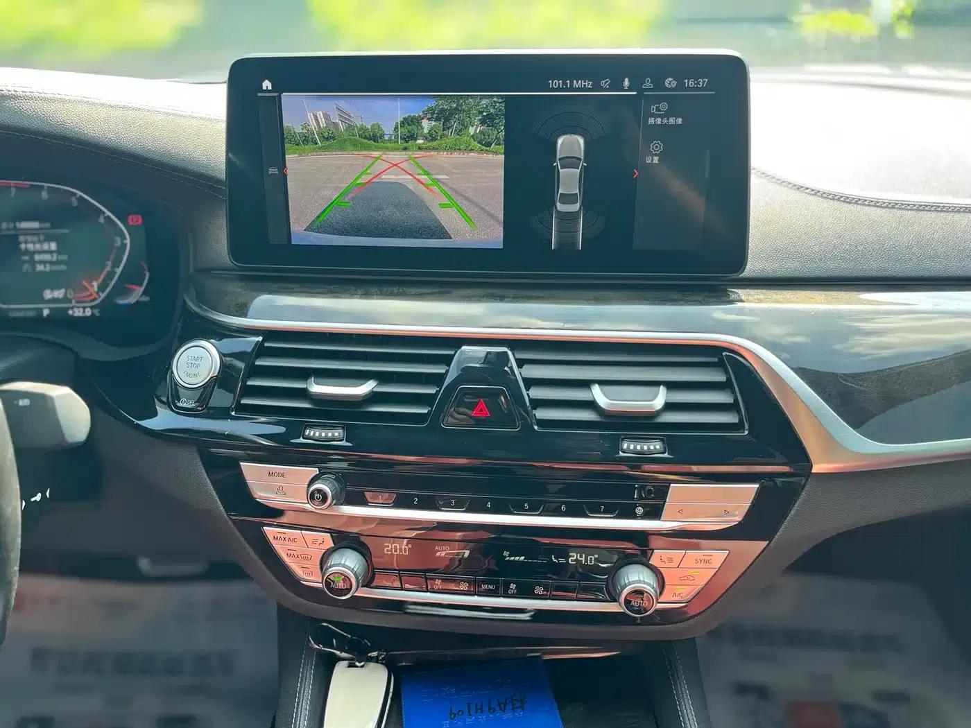 2022 BMW 5 Series 525Li M Sport Package — миниатюра 18