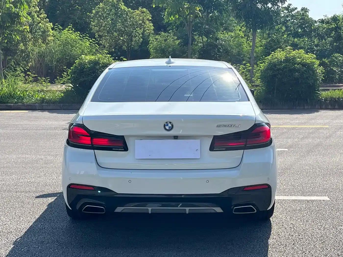 2022 BMW 5 Series 525Li M Sport Package — миниатюра 5
