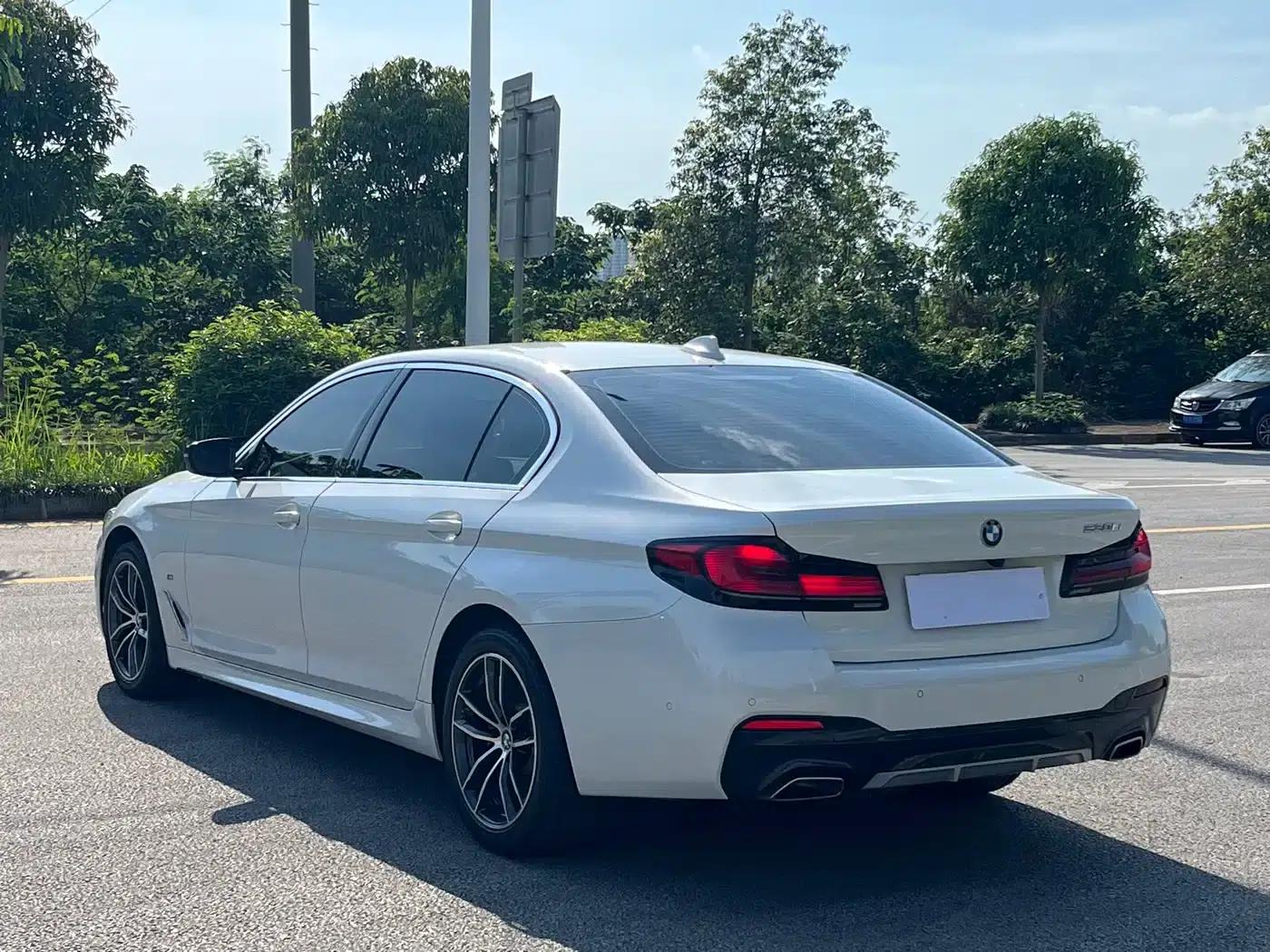 2022 BMW 5 Series 525Li M Sport Package — миниатюра 6