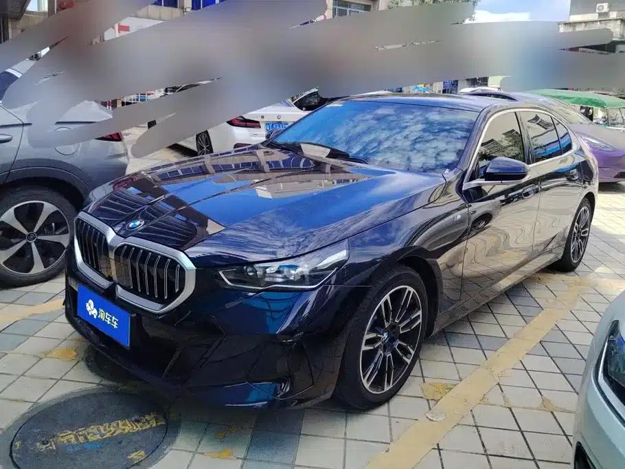 2025 BMW 5 Series 525Li M Sport Package — миниатюра 1