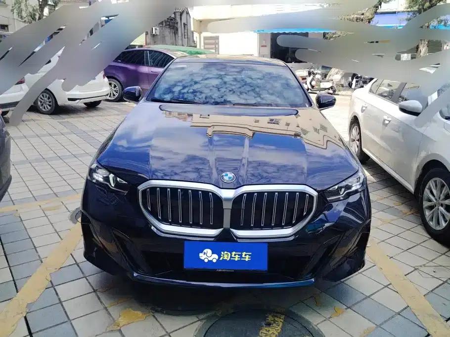 2025 BMW 5 Series 525Li M Sport Package — миниатюра 2