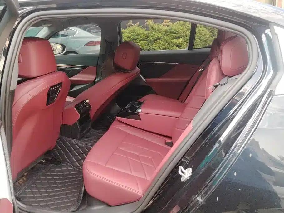 2025 BMW 5 Series 525Li M Sport Package — миниатюра 11