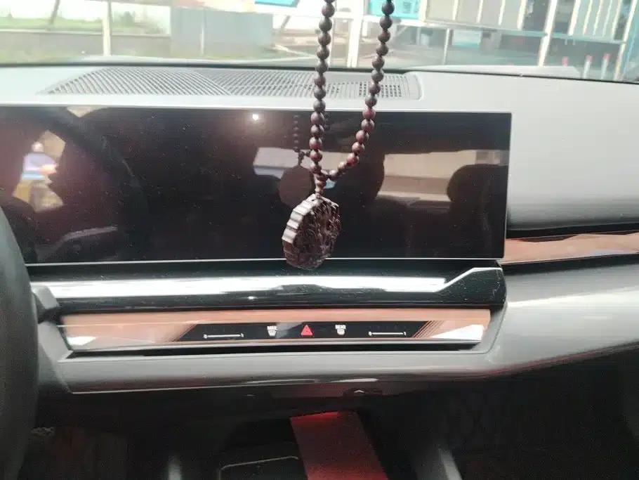 2025 BMW 5 Series 525Li M Sport Package — миниатюра 13