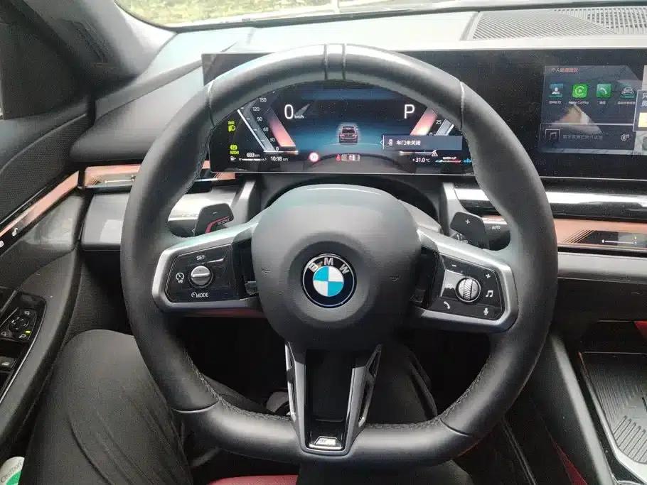 2025 BMW 5 Series 525Li M Sport Package — миниатюра 15