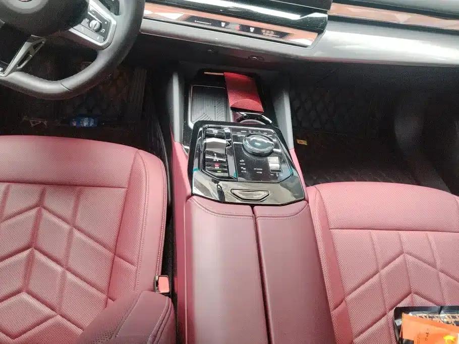 2025 BMW 5 Series 525Li M Sport Package — миниатюра 16