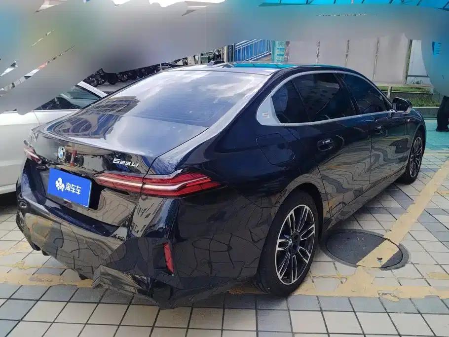 2025 BMW 5 Series 525Li M Sport Package — миниатюра 3