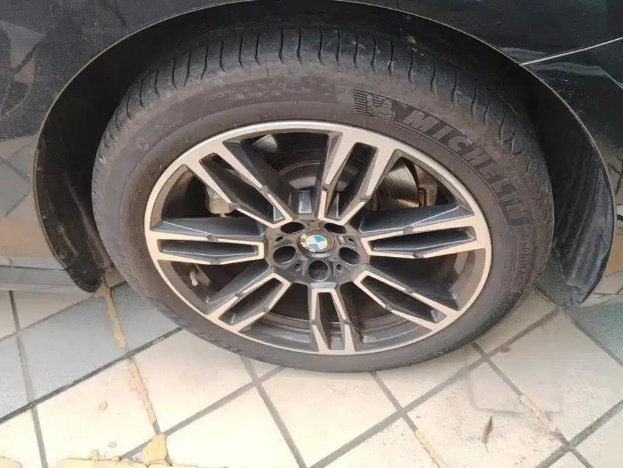 2025 BMW 5 Series 525Li M Sport Package — миниатюра 6