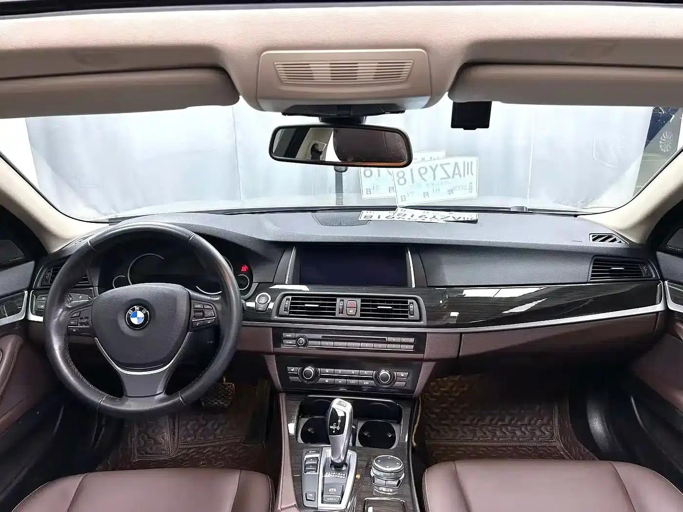 2017 BMW 5 Series 525Li Luxury Design Package — миниатюра 3