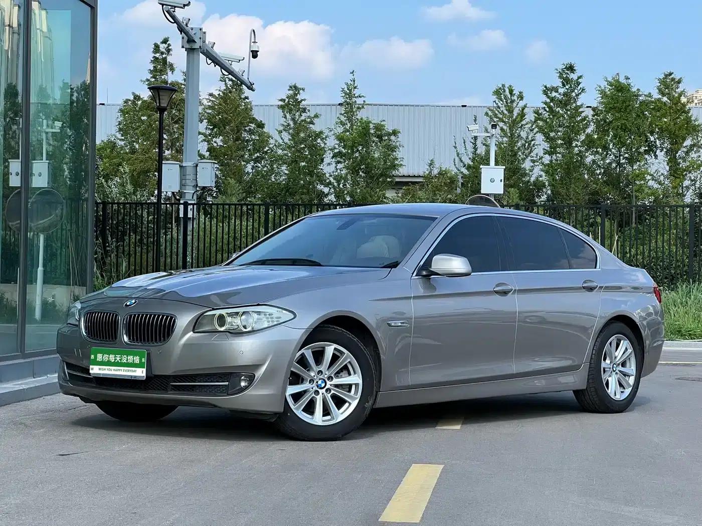 BMW 5 Series 2011 523Li Luxury — миниатюра 1