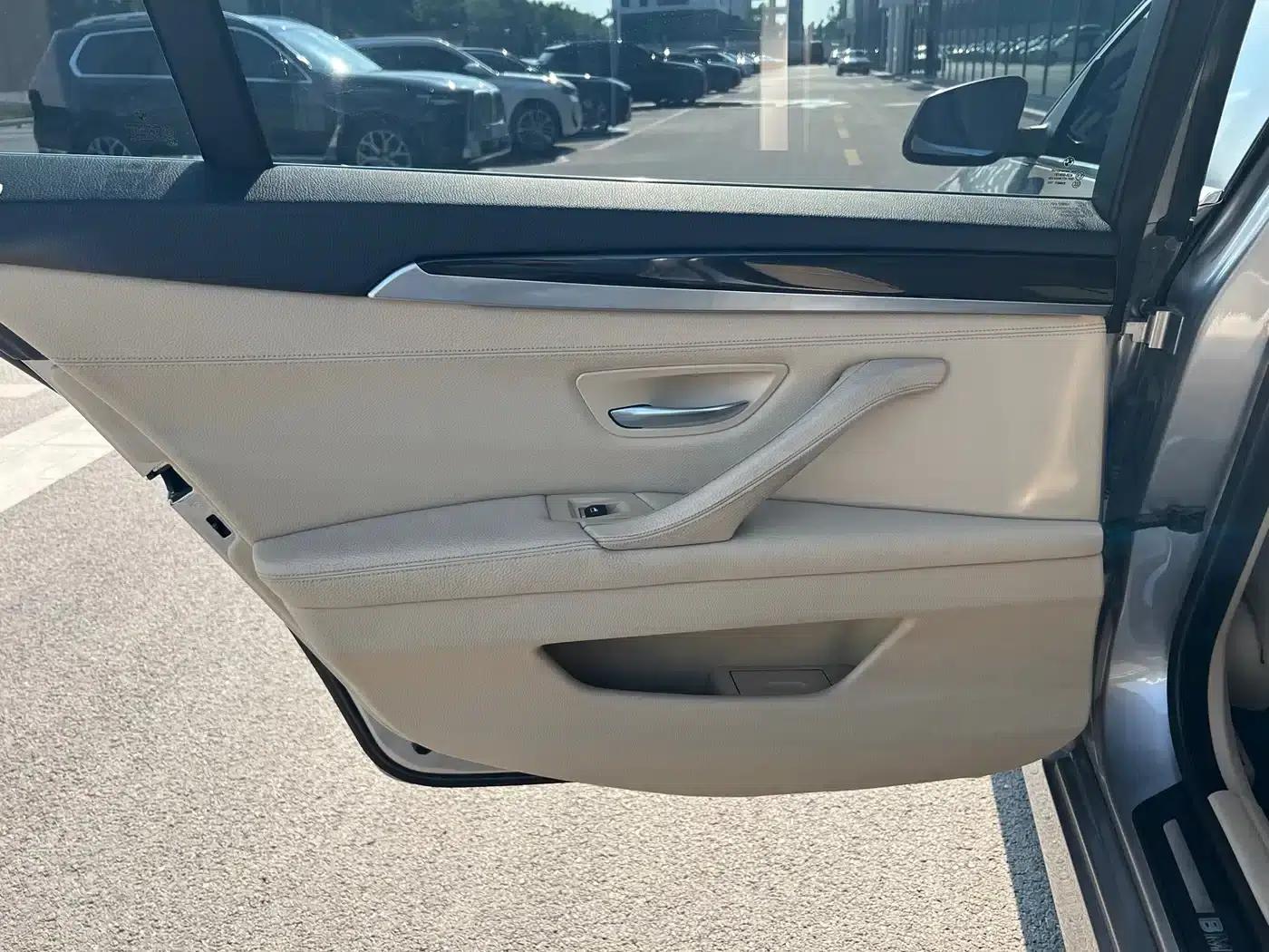 BMW 5 Series 2011 523Li Luxury — миниатюра 12