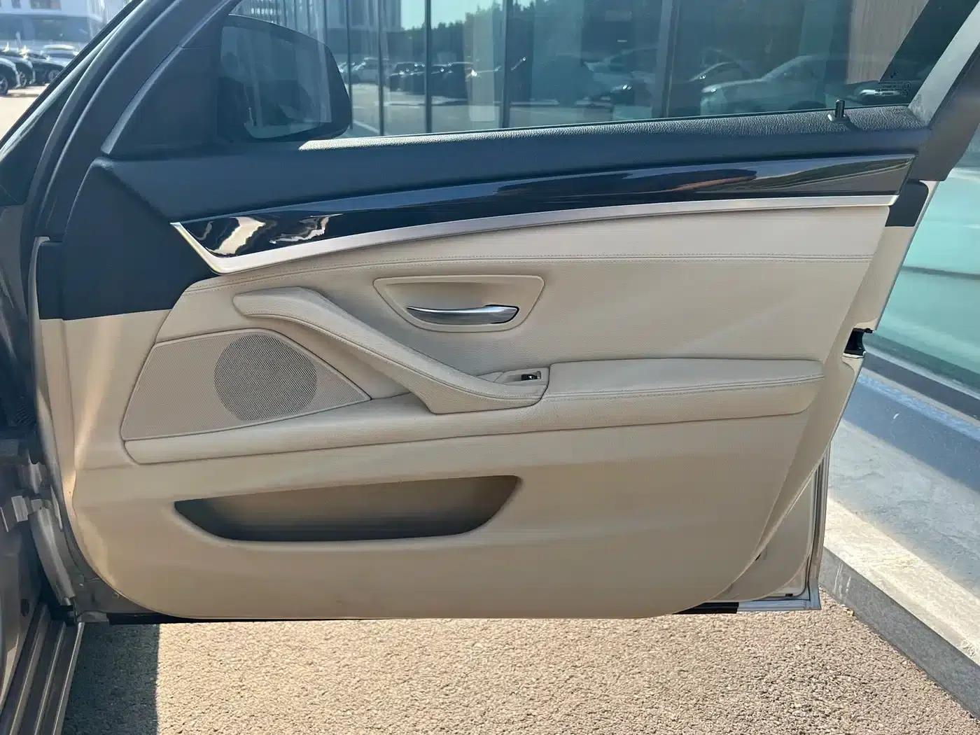 BMW 5 Series 2011 523Li Luxury — миниатюра 20