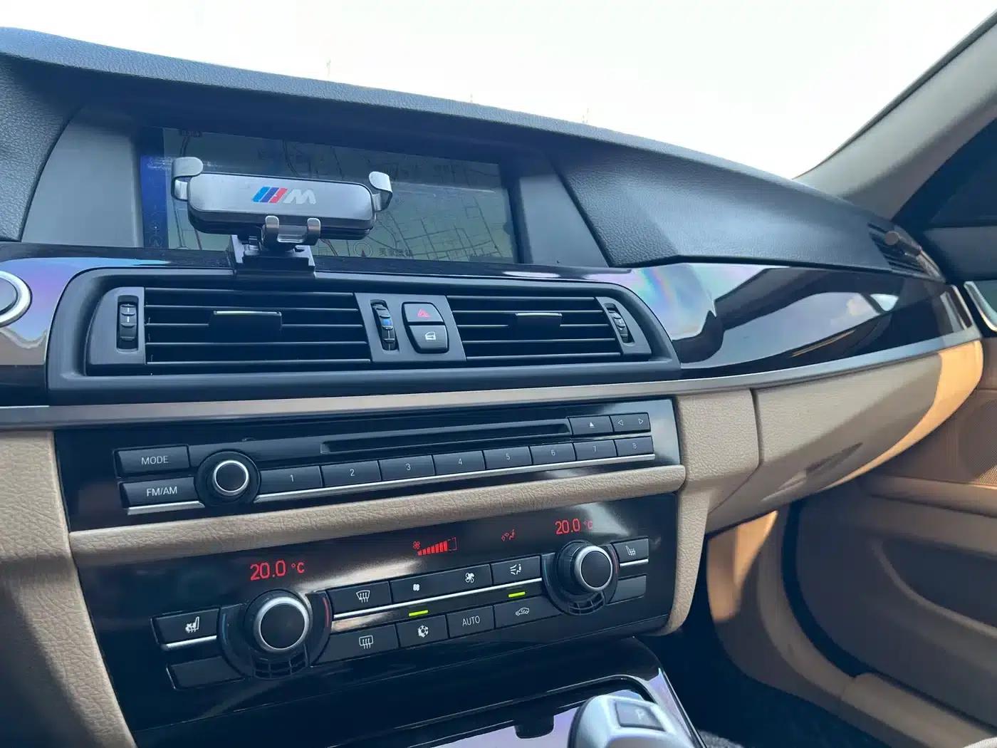 BMW 5 Series 2011 523Li Luxury — миниатюра 21
