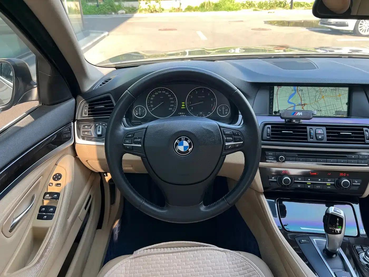 BMW 5 Series 2011 523Li Luxury — миниатюра 26