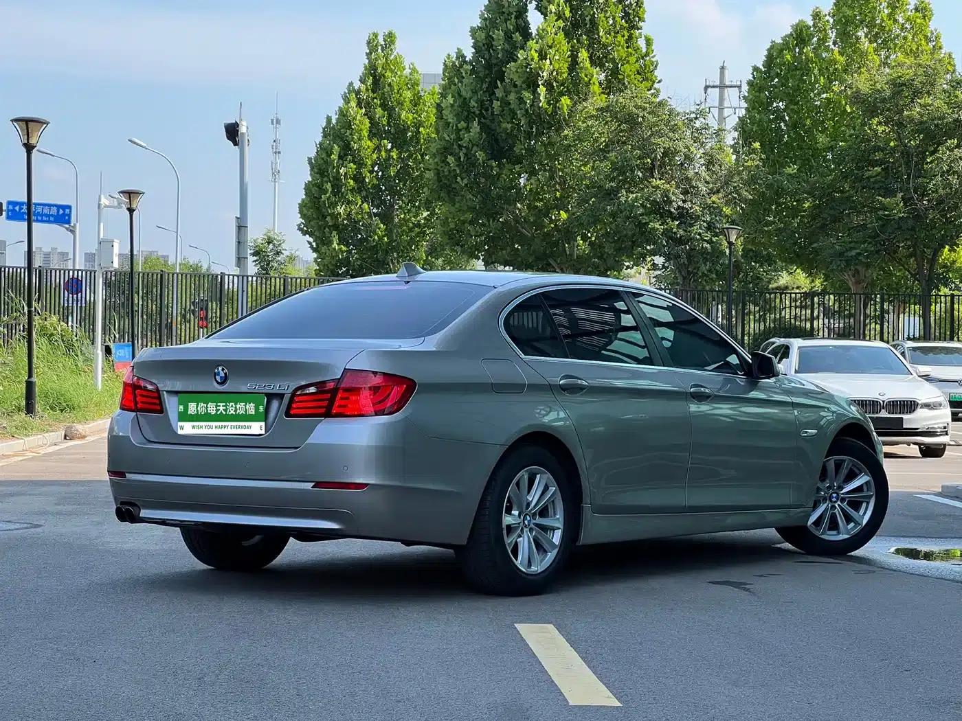 BMW 5 Series 2011 523Li Luxury — миниатюра 4
