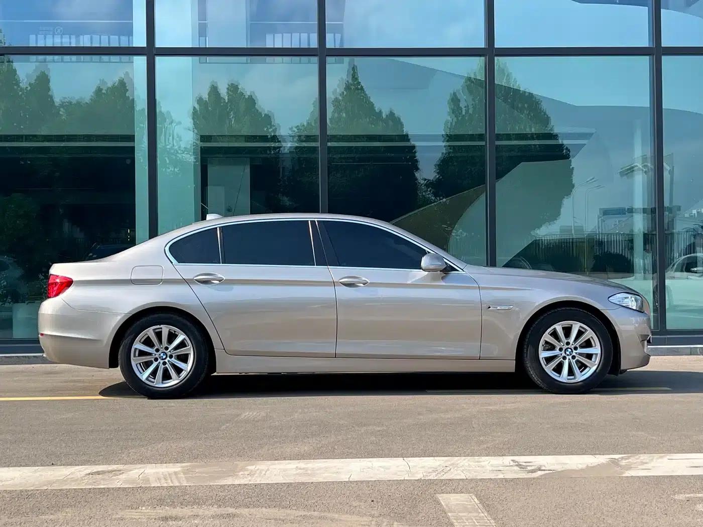 BMW 5 Series 2011 523Li Luxury — миниатюра 6