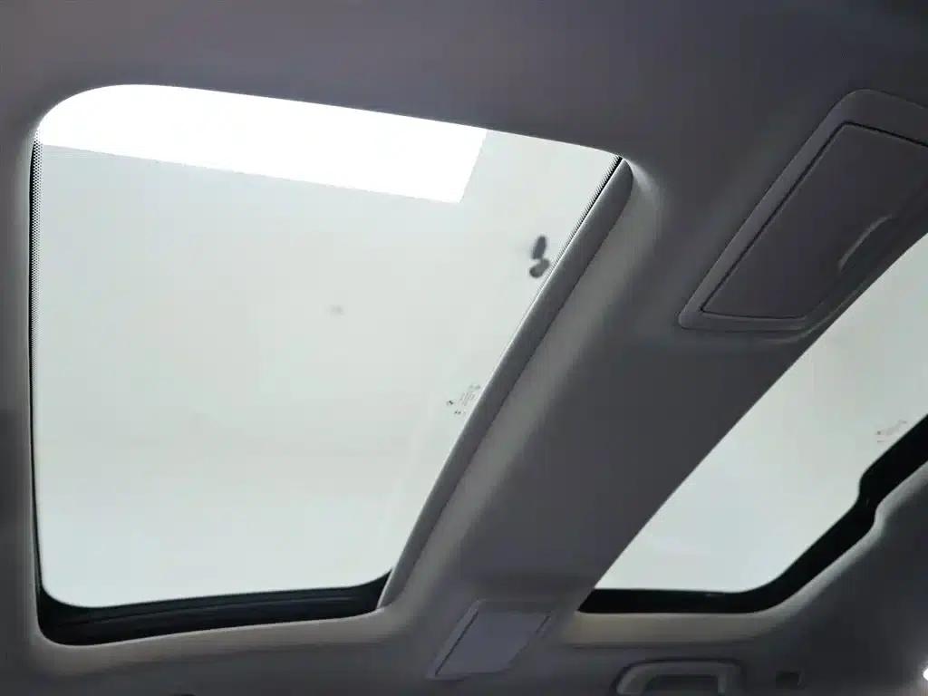 BMW 5 Series 2023 530Li Luxury Package — миниатюра 19