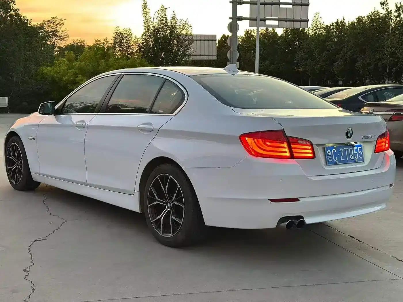 BMW 5 Series 2012 523Li Leading Edition — миниатюра 3
