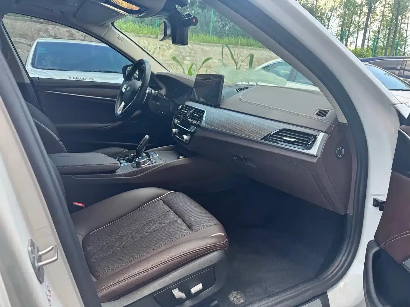 2022 BMW 5 Series 530Li Leading Luxury Package — миниатюра 9