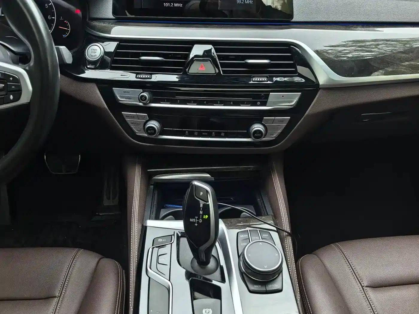 2019 BMW 5 Series 525Li M Sport Package — миниатюра 12