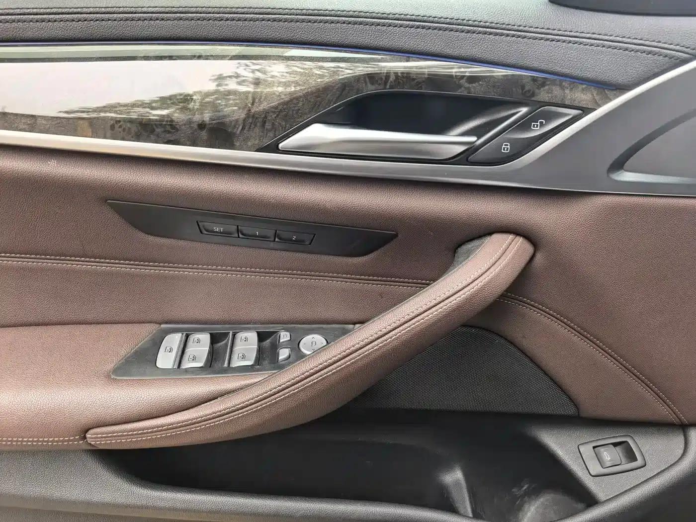 2019 BMW 5 Series 525Li M Sport Package — миниатюра 9