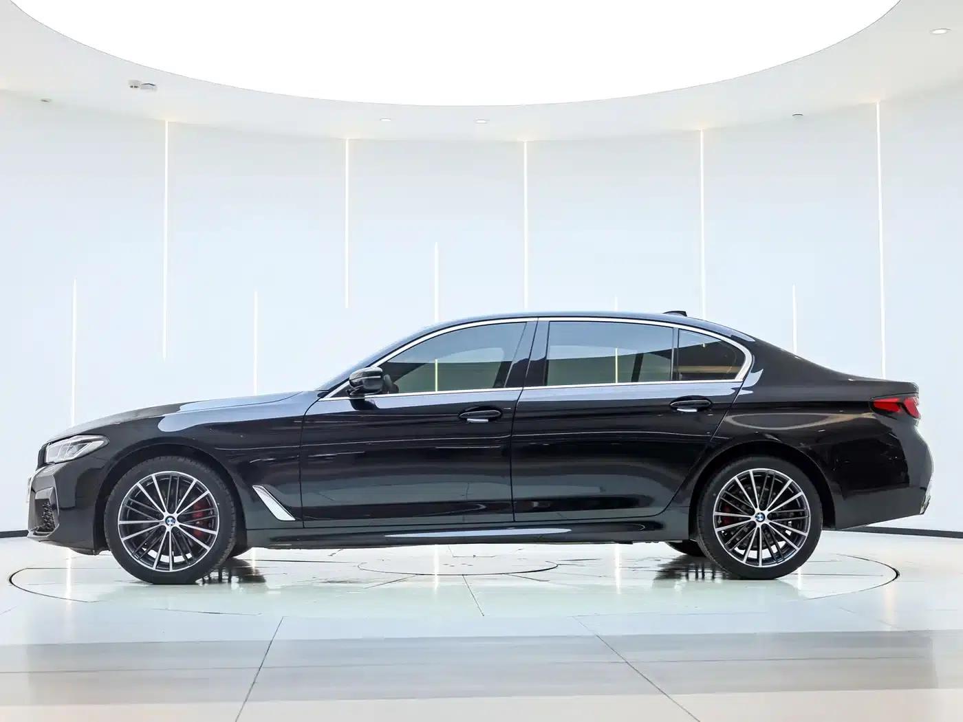 BMW 5 Series 2022 Facelift II 530Li Leading Model M Sport Package — миниатюра 8