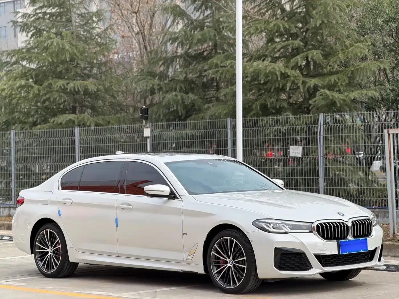 2023 BMW 5 Series 530Li Leading Edition M Sport Package — миниатюра 3