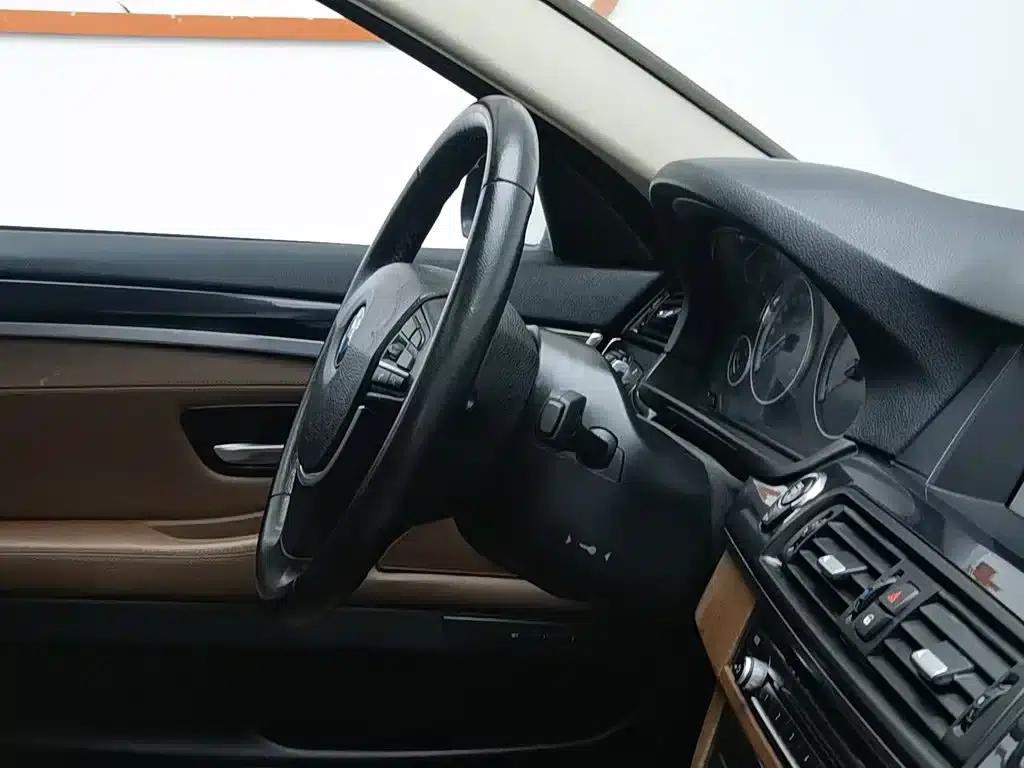 2014 BMW 5 Series 520Li Elegant Edition — миниатюра 22