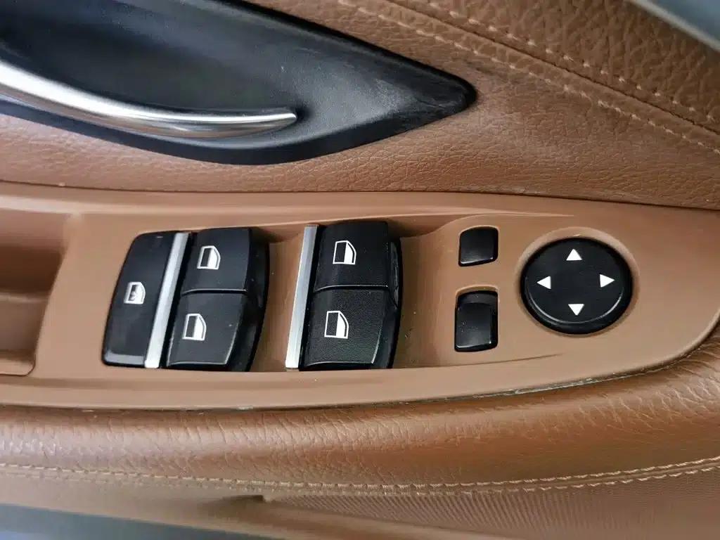 2014 BMW 5 Series 520Li Elegant Edition — миниатюра 9