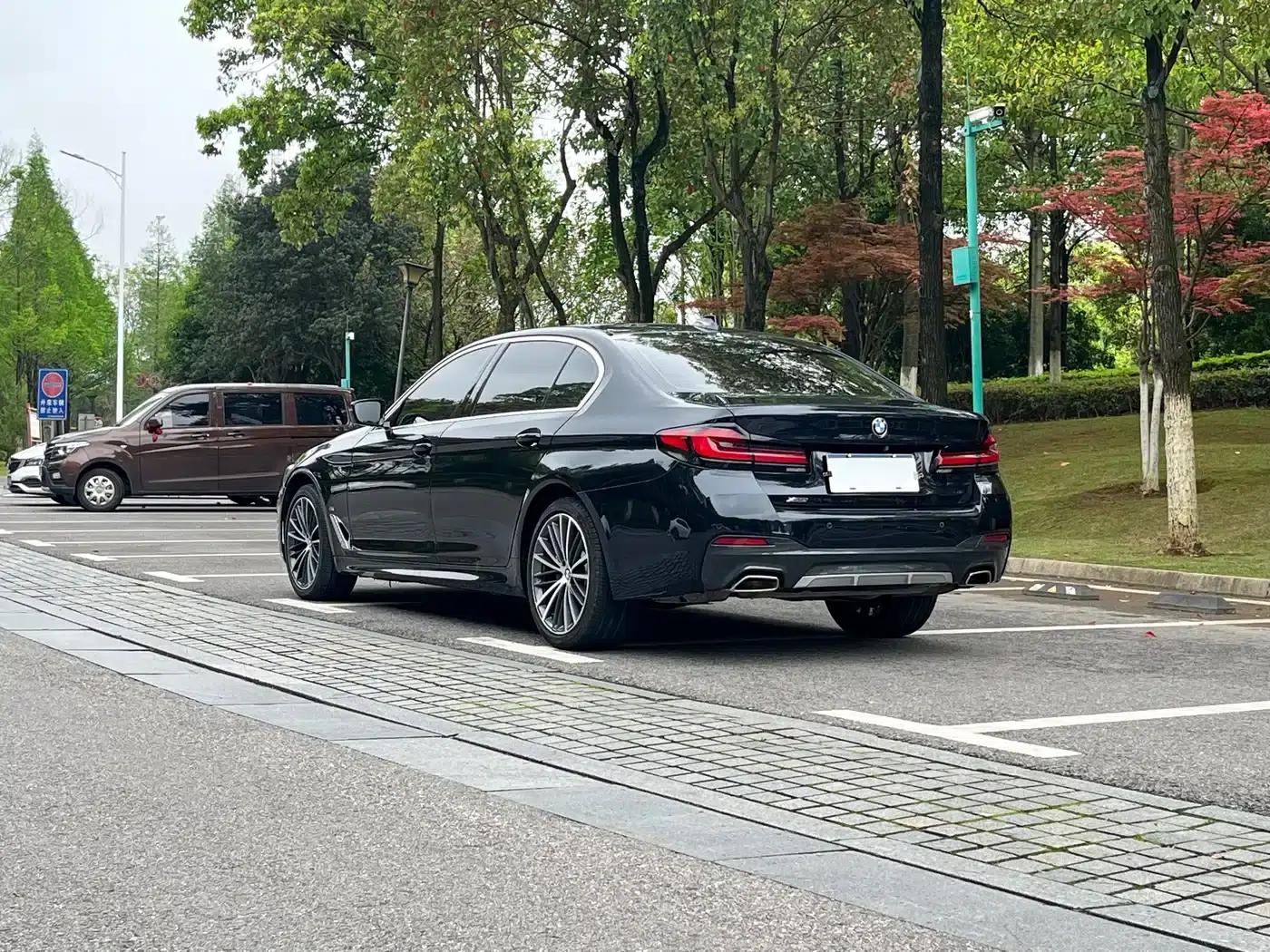 2022 BMW 5 Series 530Li xDrive M Sport Package — миниатюра 6