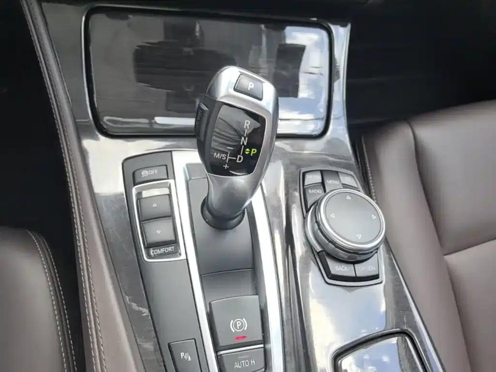 2017 BMW 5 Series 525Li Luxury Design Package — миниатюра 14