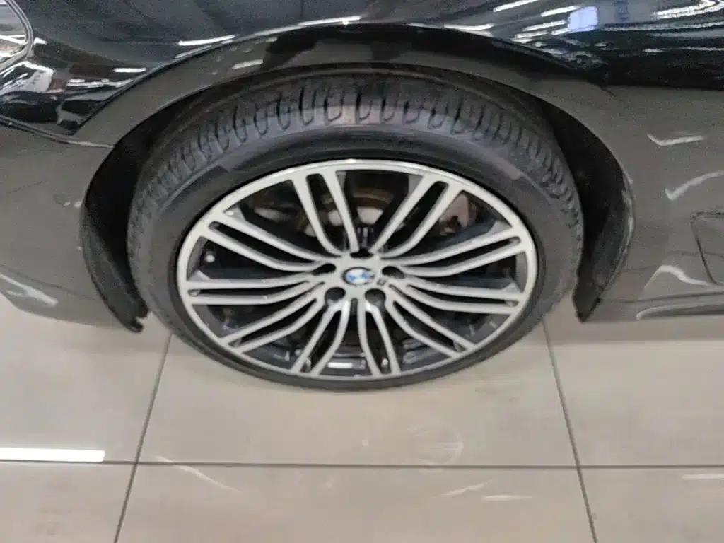 2019 BMW 5 Series 530Li Luxury M Sport Package — миниатюра 23