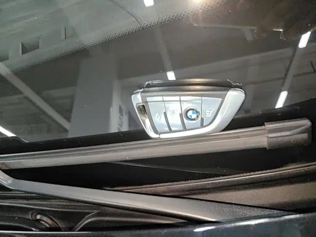 2019 BMW 5 Series 530Li Luxury M Sport Package — миниатюра 9