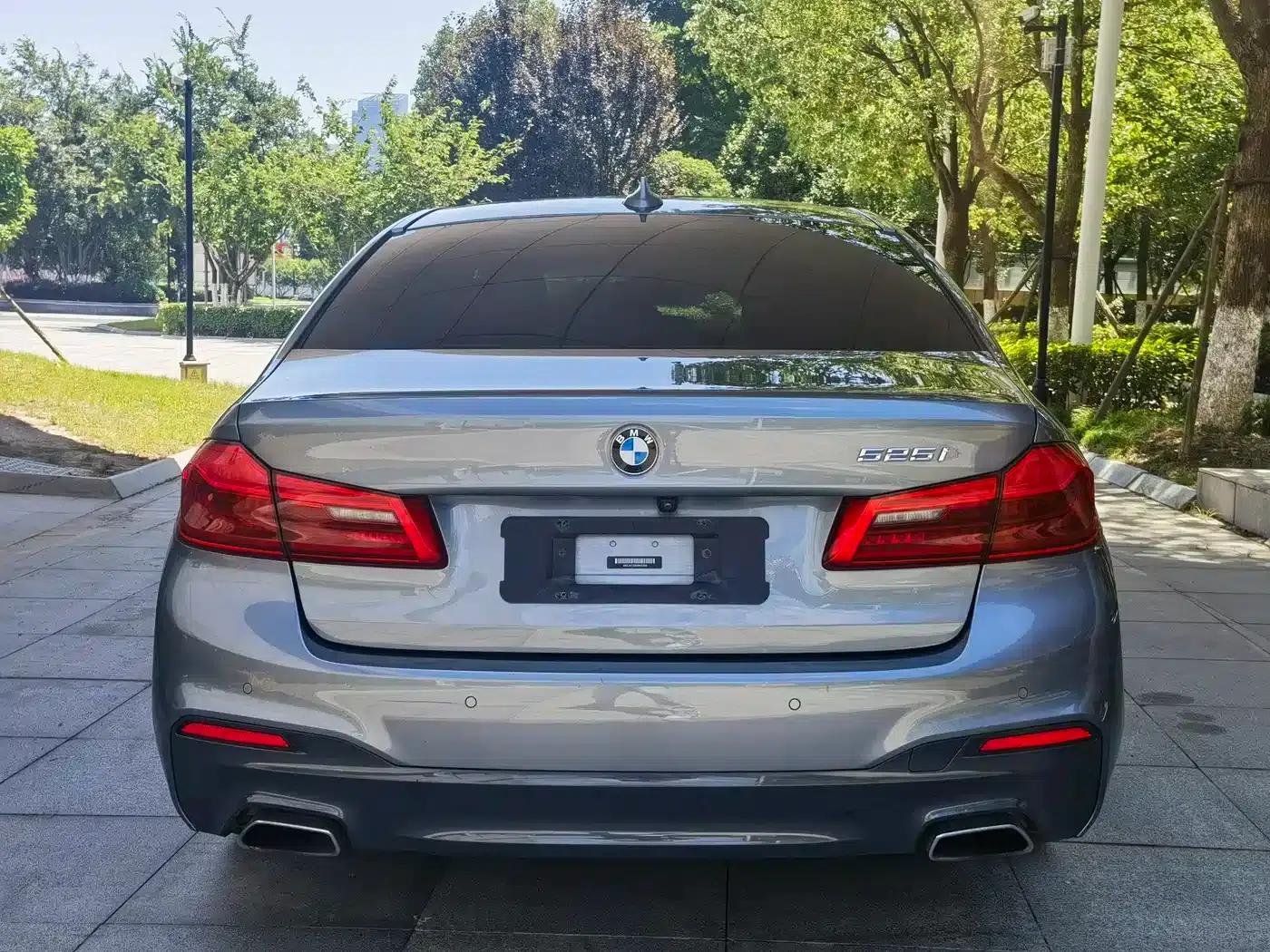 2019 BMW 5 Series Imported Model 525i M Sport Package — миниатюра 6