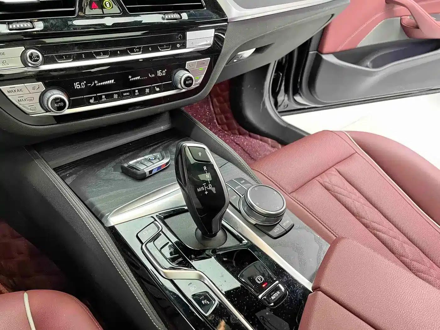 BMW 5 Series PHEV 2022 Facelift 535Le M Sport Package — миниатюра 12
