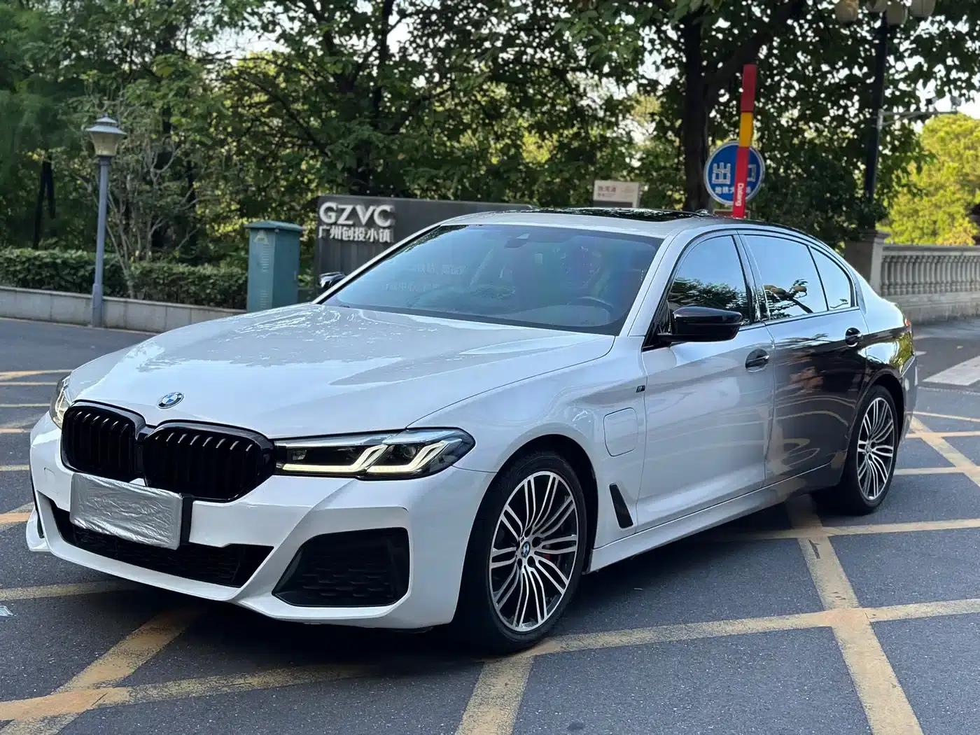 BMW 5 Series PHEV 2021 535Le Luxury Package — миниатюра 1